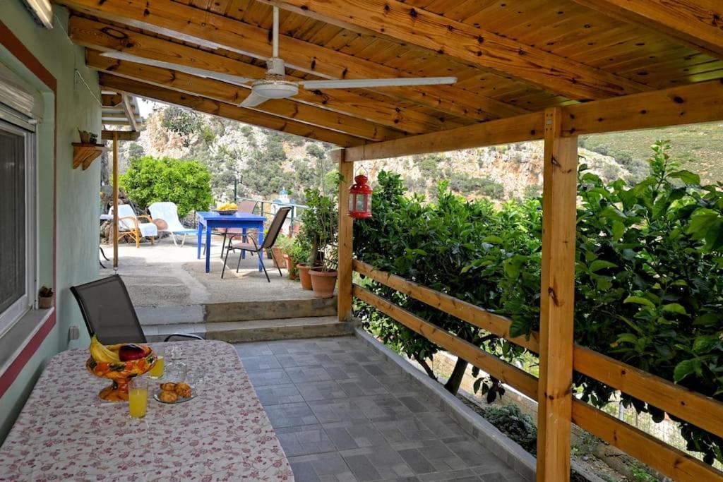 Old Castle & Mountain Wiew Apartment Heraklion  Exterior photo